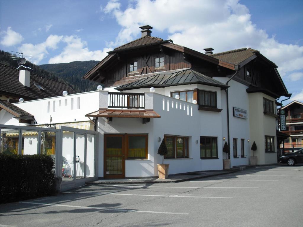 Pizzeria Restaurant Wieser Разун-ди-Сотто Экстерьер фото